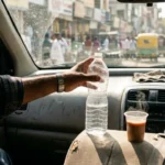 प्लास्टिक की बोतल में पानी पीने के नुकसान drinking water from plastic bottle kept in hot car releases microplastics in blood